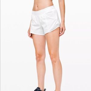 Lulu lemon shorty hot shorts white 4”